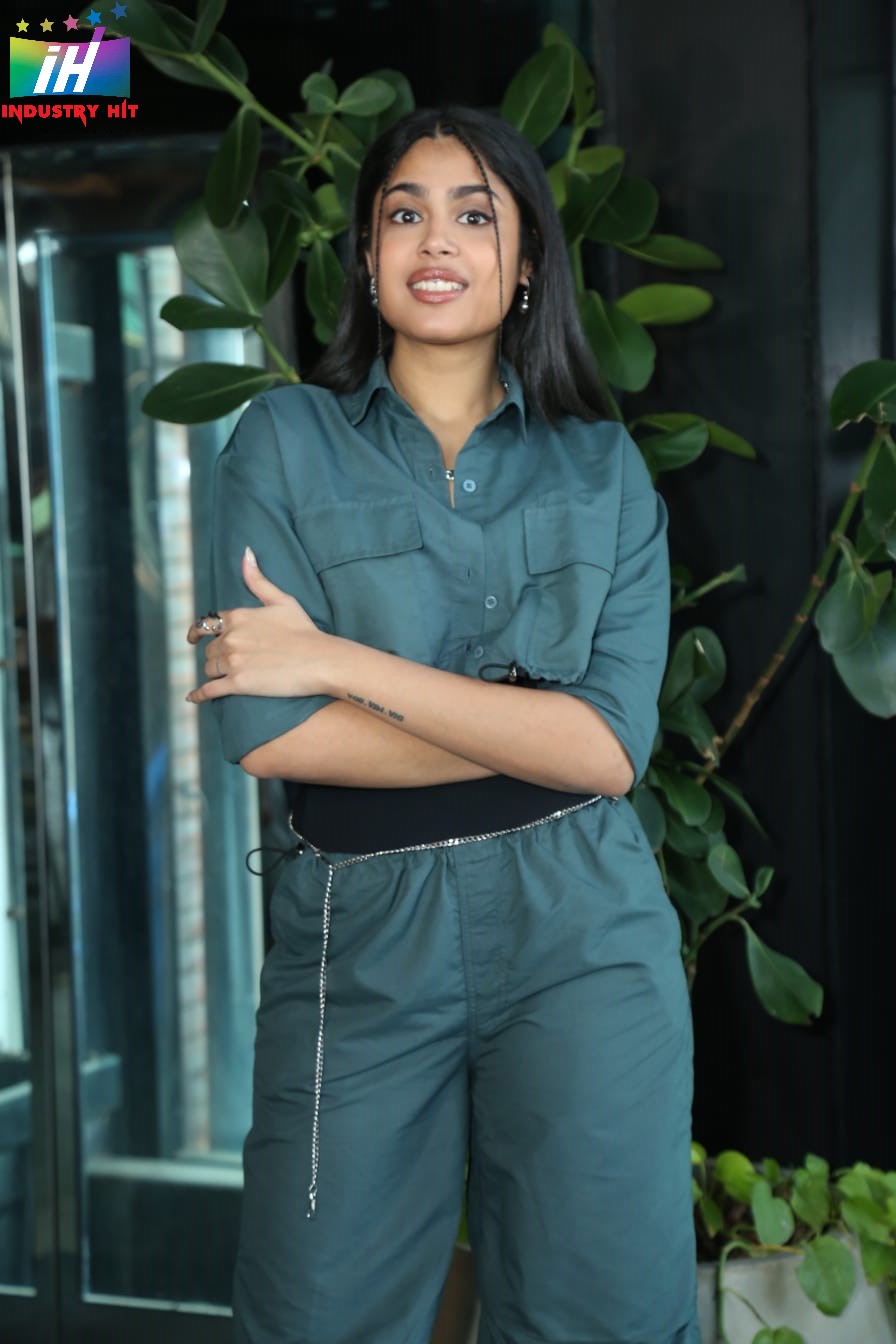 Faria-Abdullah-Latest-Stills-15