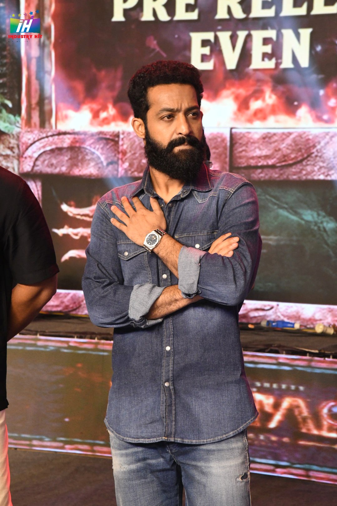 Kantara-Chapter-1-Grand-Pre-release-Event-At-Hyderabad-3