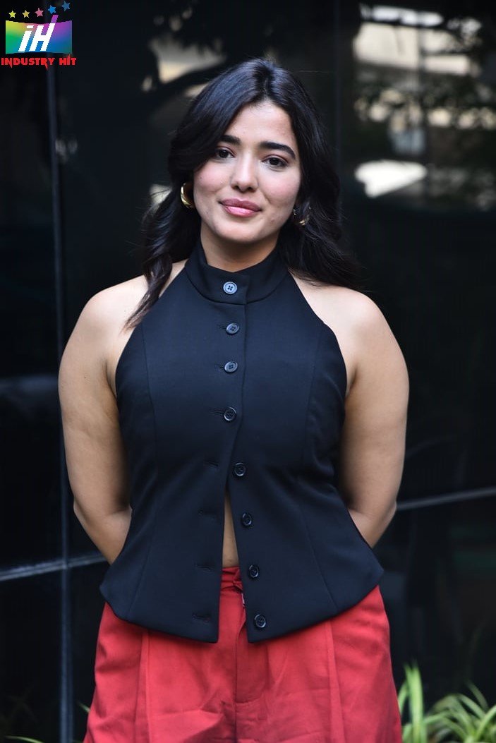 Ketika-Sharma-At-Single-Success-Press-Meet-6