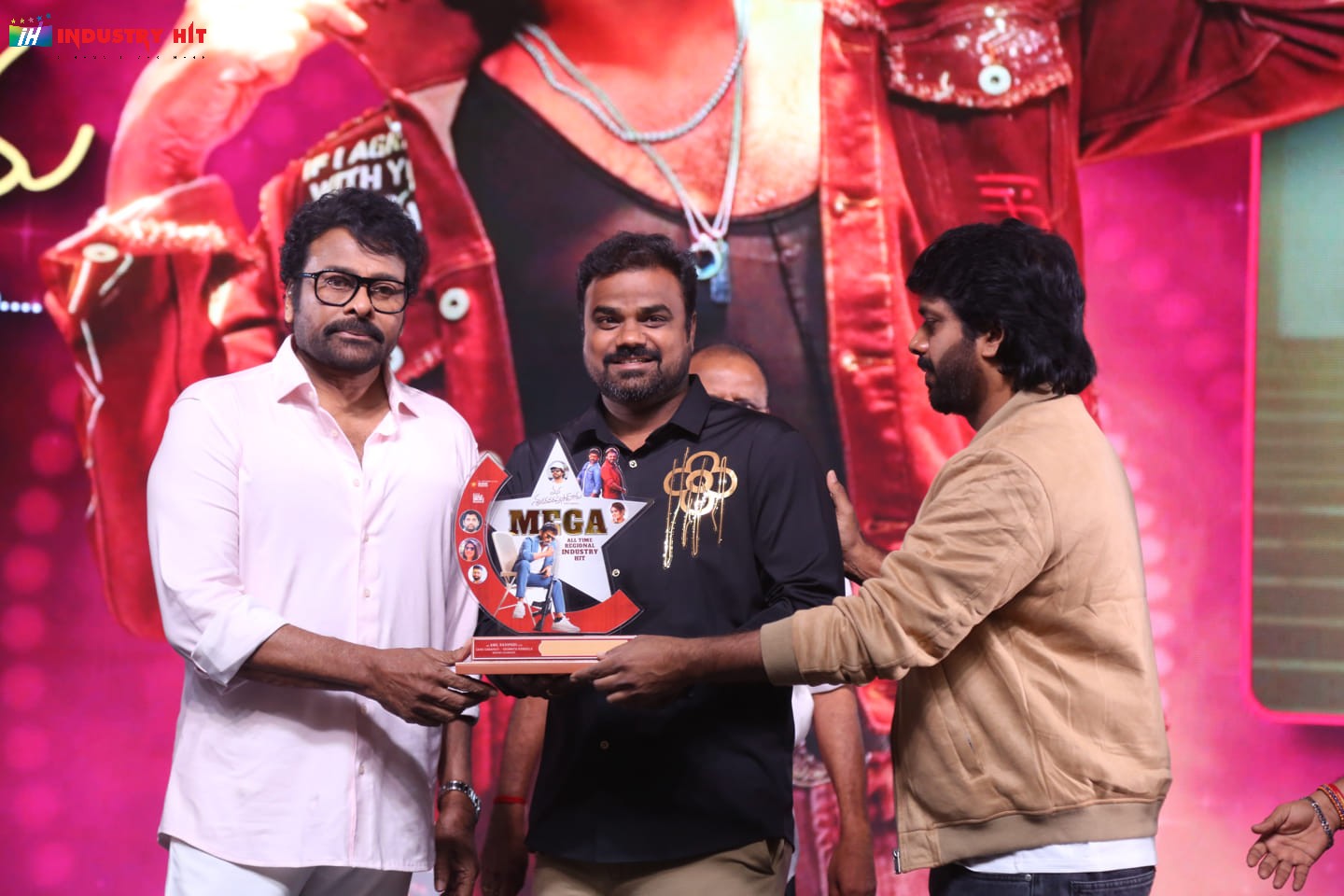 Mana-ShankaraVaraPrasad-Garus-All-Time-Regional-Industry-Hit-Celebrations-Photos-111