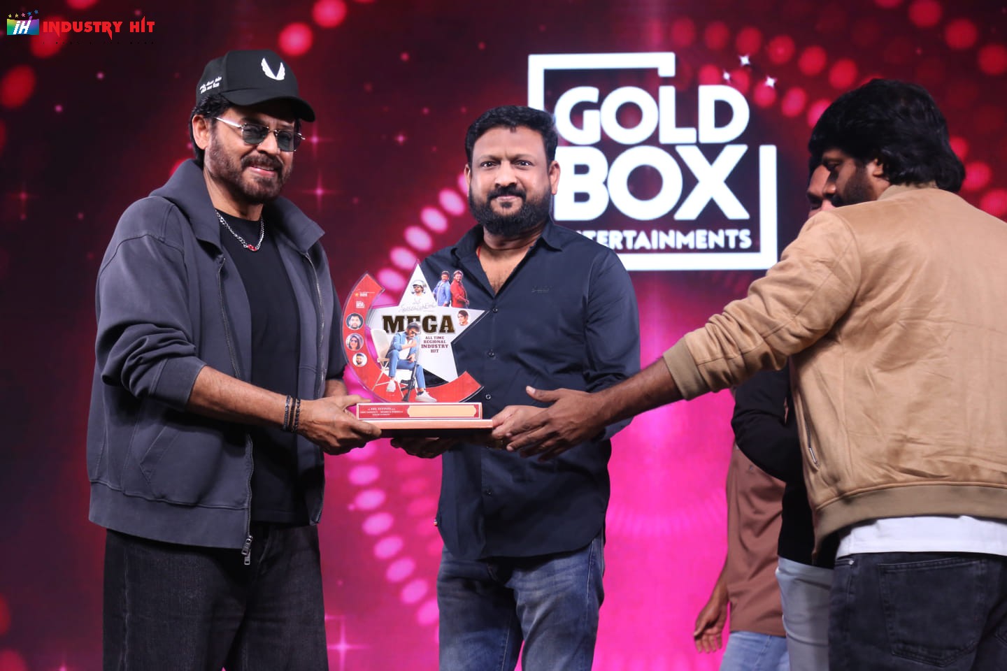 Mana-ShankaraVaraPrasad-Garus-All-Time-Regional-Industry-Hit-Celebrations-Photos-193