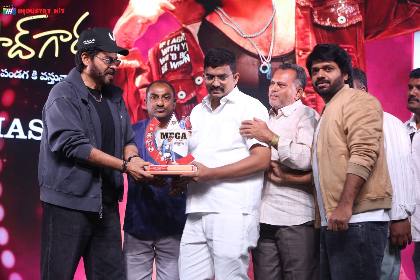 Mana-ShankaraVaraPrasad-Garus-All-Time-Regional-Industry-Hit-Celebrations-Photos-199