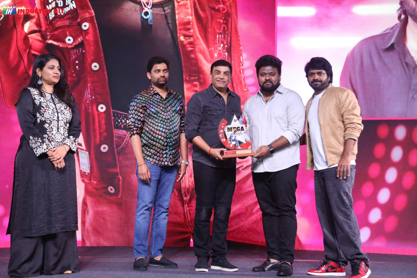 Mana-ShankaraVaraPrasad-Garus-All-Time-Regional-Industry-Hit-Celebrations-Photos-236