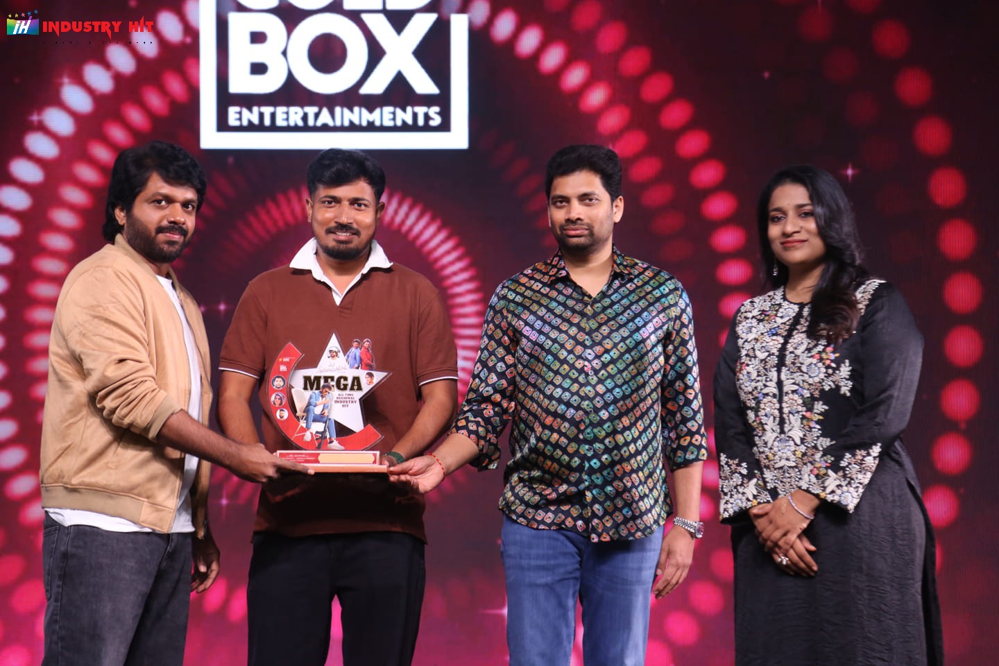 Mana-ShankaraVaraPrasad-Garus-All-Time-Regional-Industry-Hit-Celebrations-Photos-31