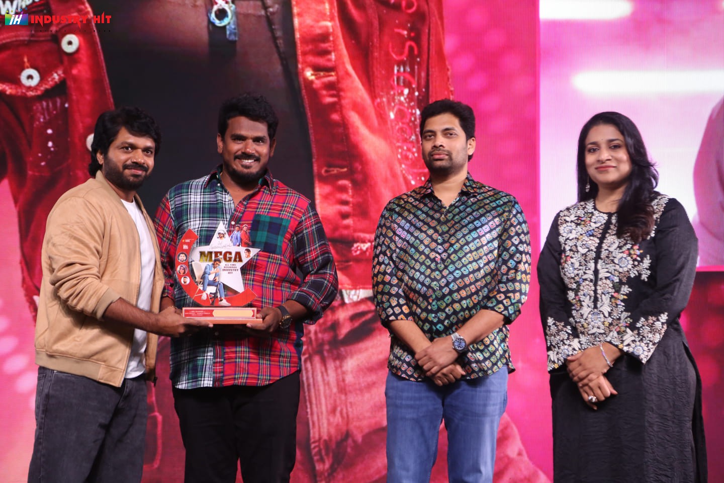 Mana-ShankaraVaraPrasad-Garus-All-Time-Regional-Industry-Hit-Celebrations-Photos-34