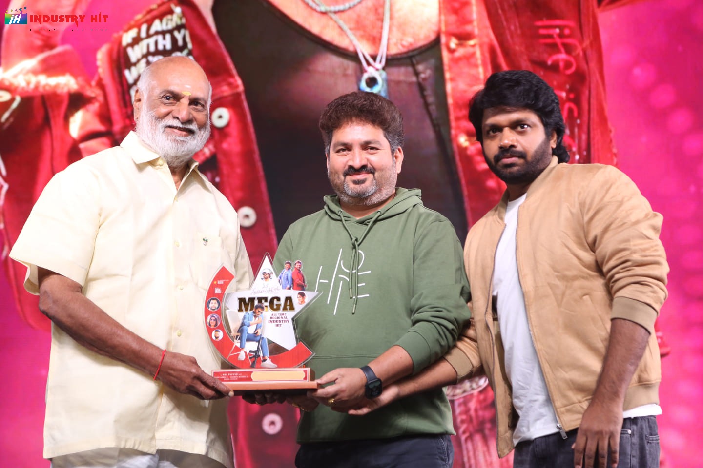 Mana-ShankaraVaraPrasad-Garus-All-Time-Regional-Industry-Hit-Celebrations-Photos-46