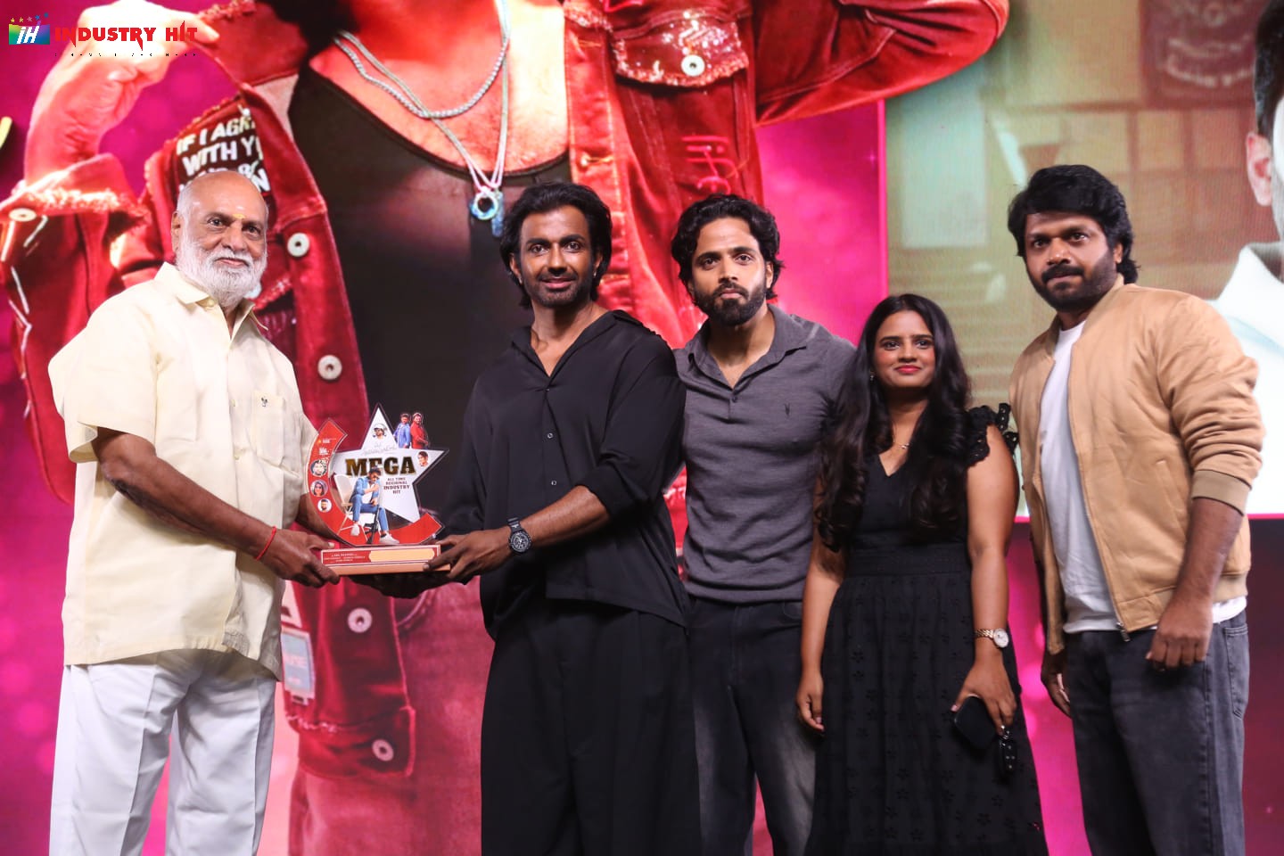 Mana-ShankaraVaraPrasad-Garus-All-Time-Regional-Industry-Hit-Celebrations-Photos-47