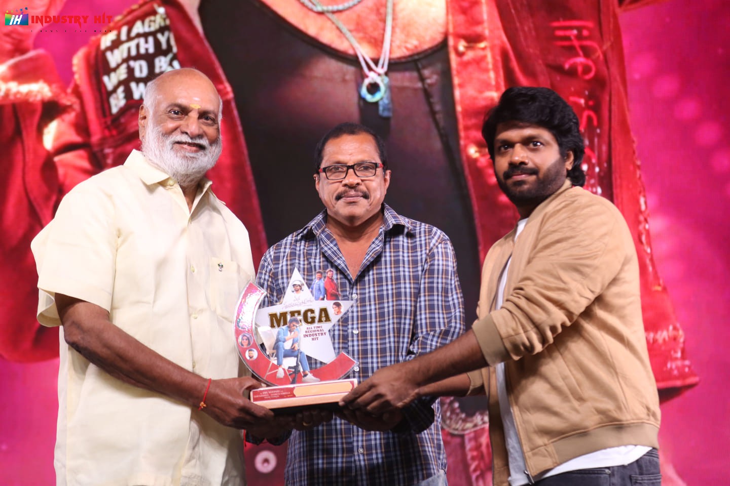 Mana-ShankaraVaraPrasad-Garus-All-Time-Regional-Industry-Hit-Celebrations-Photos-48