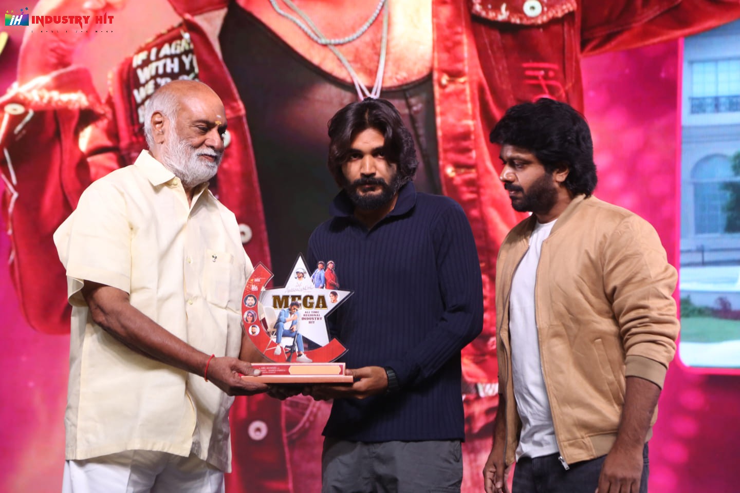 Mana-ShankaraVaraPrasad-Garus-All-Time-Regional-Industry-Hit-Celebrations-Photos-53