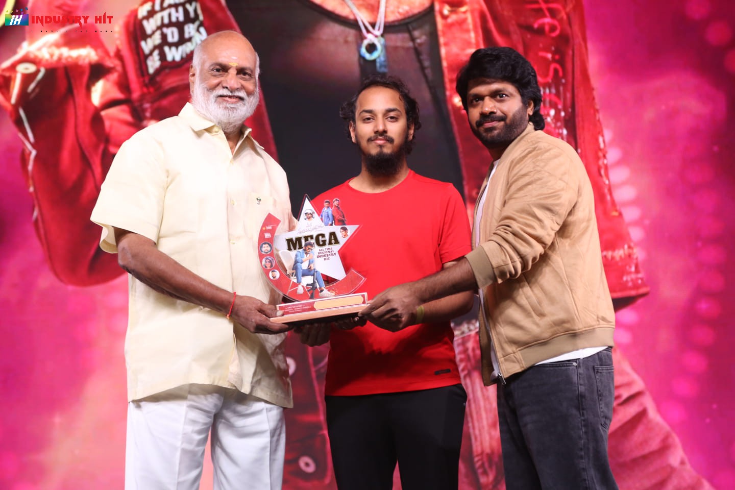 Mana-ShankaraVaraPrasad-Garus-All-Time-Regional-Industry-Hit-Celebrations-Photos-56