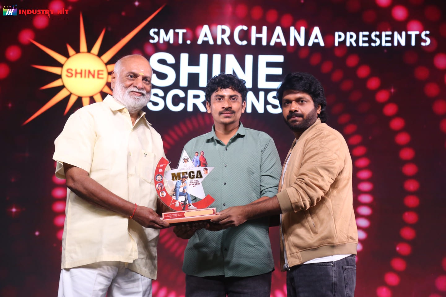Mana-ShankaraVaraPrasad-Garus-All-Time-Regional-Industry-Hit-Celebrations-Photos-57