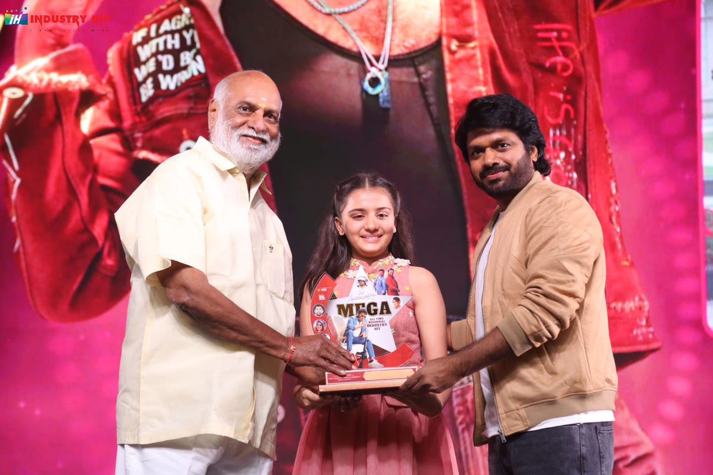 Mana-ShankaraVaraPrasad-Garus-All-Time-Regional-Industry-Hit-Celebrations-Photos-62