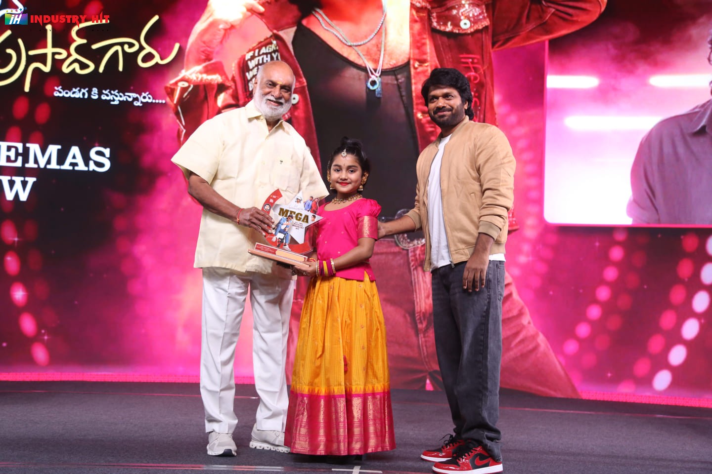 Mana-ShankaraVaraPrasad-Garus-All-Time-Regional-Industry-Hit-Celebrations-Photos-68