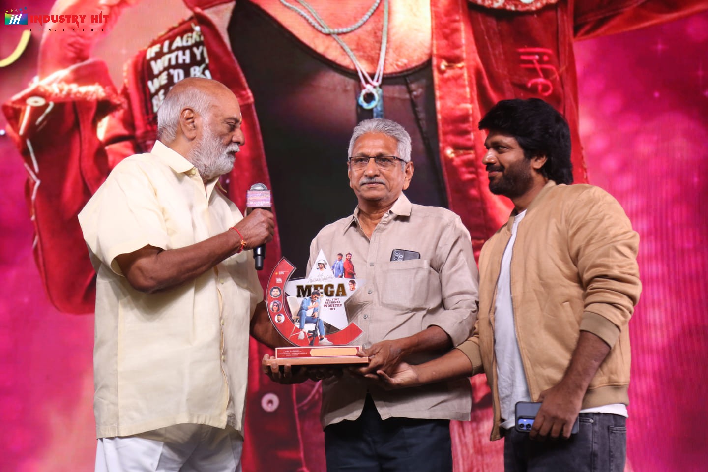 Mana-ShankaraVaraPrasad-Garus-All-Time-Regional-Industry-Hit-Celebrations-Photos-72