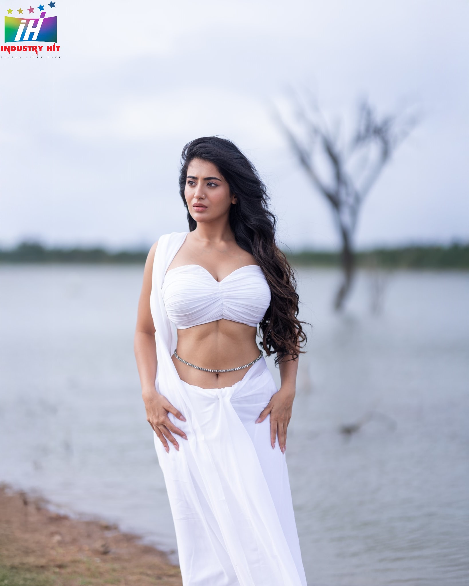 Raashi-Singh-In-White-Latest-Photoshoot-9