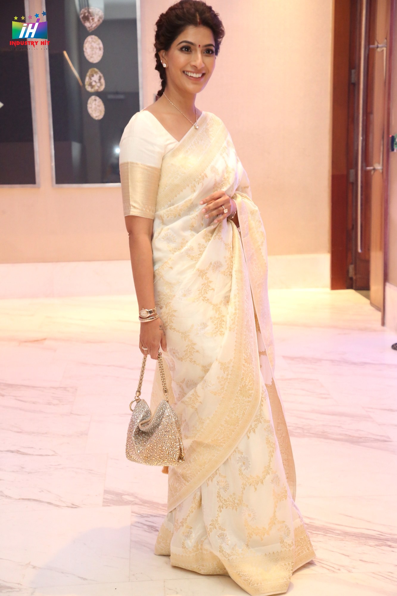 Varalaxmi-Sarath-Kumar-At-Saraswathi-PRE-3