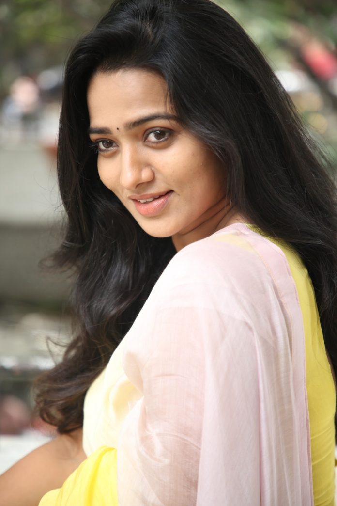 Rekha Nirosha (Thank You Dear)