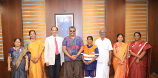 Radhakrishnan Parthiban honours sanitation worker Padma
