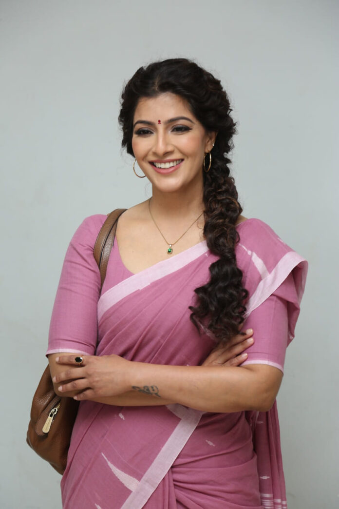 Varalaxmi Sarathkumar At Saraswathi Trailer Launch