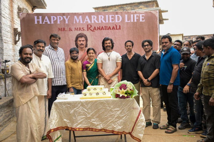 Ranabaali welcomed the newly married pair Vijay Deverakonda and Rashmika onto the sets (1) Ranabaali welcomed the newly married pair Vijay Deverakonda and Rashmika onto the sets