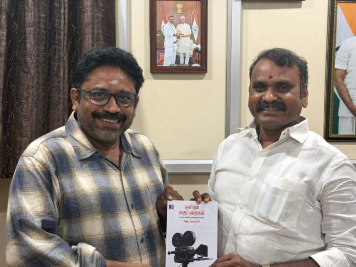 Union Minister of State L. Murugan received the book 'Olirum Vagupparaigal' by Director Seenu Ramasamy